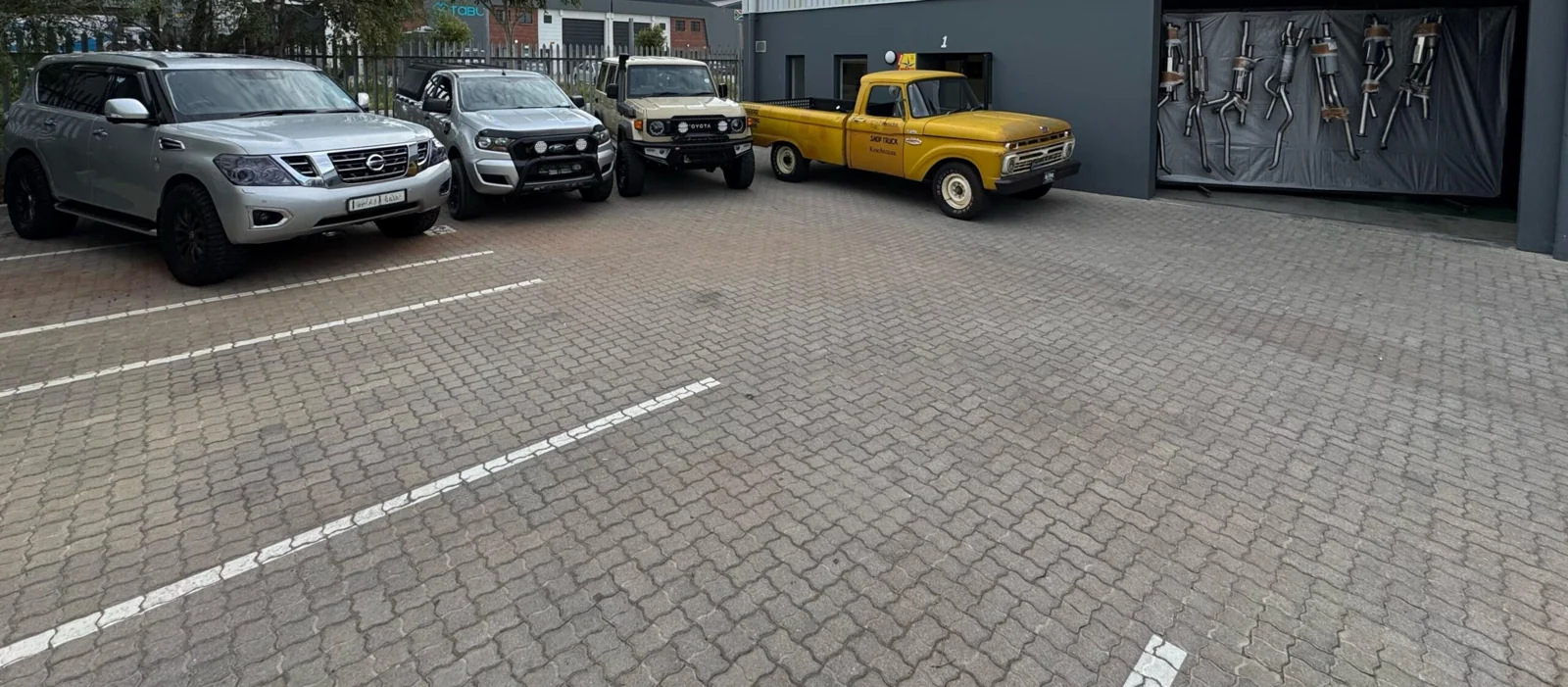 4x4 vehicles outside the Kracht workshop